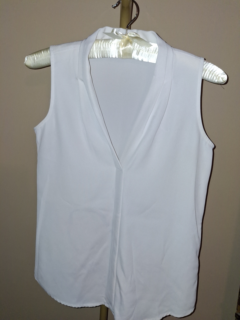 Calvin Klein White Sleeveless V-Neck Camisole